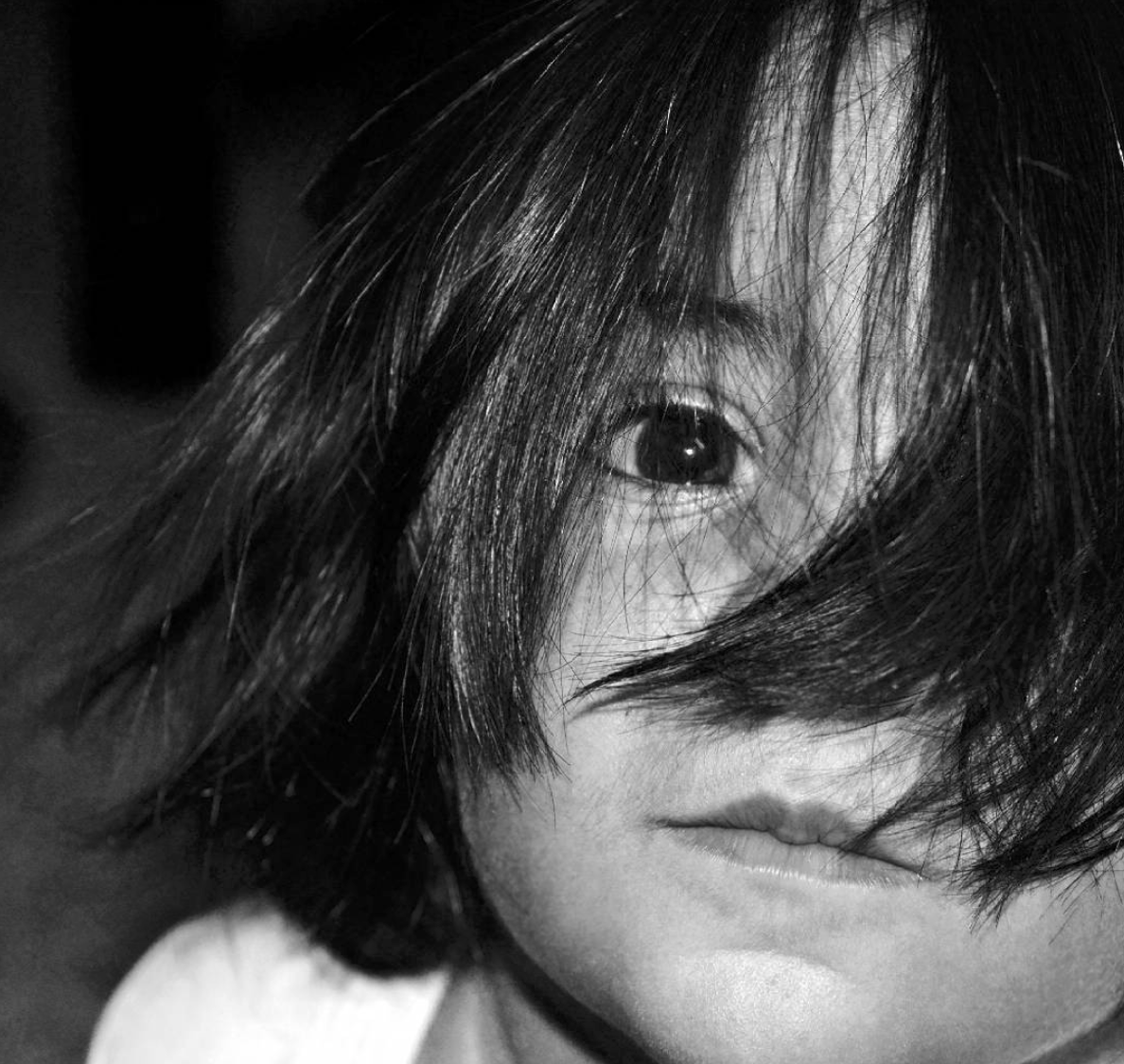 Little kid in black & white.